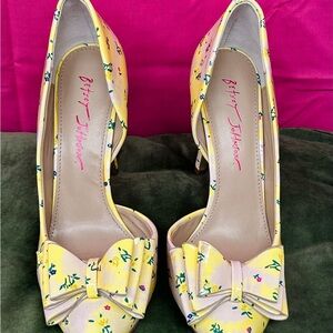 Betsey Johnson Yellow Floral Women's Heels
